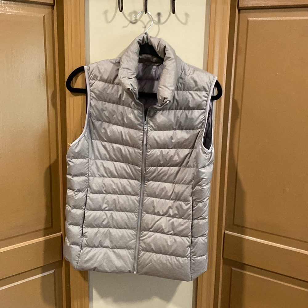 UNIQLO woman grey vest large